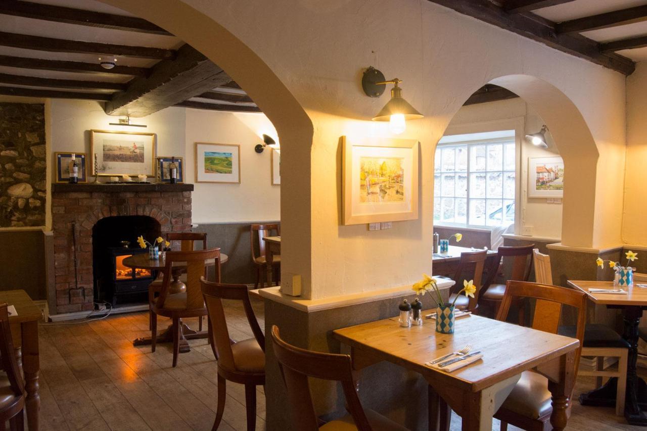 Отель The Crown Aldbourne Экстерьер фото